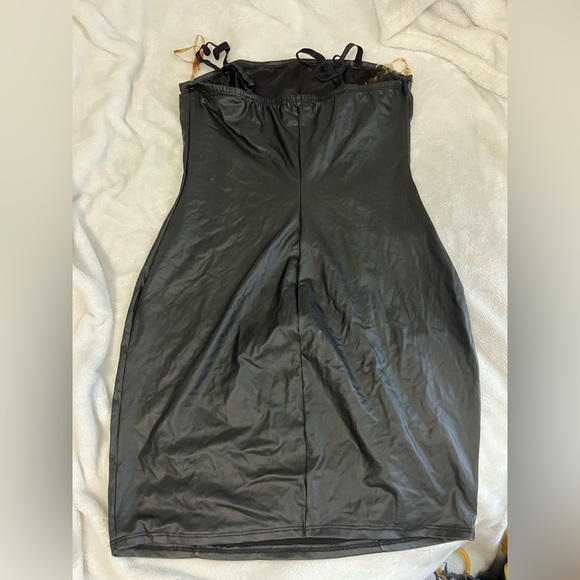 Leather dress - Picture 3 of 3